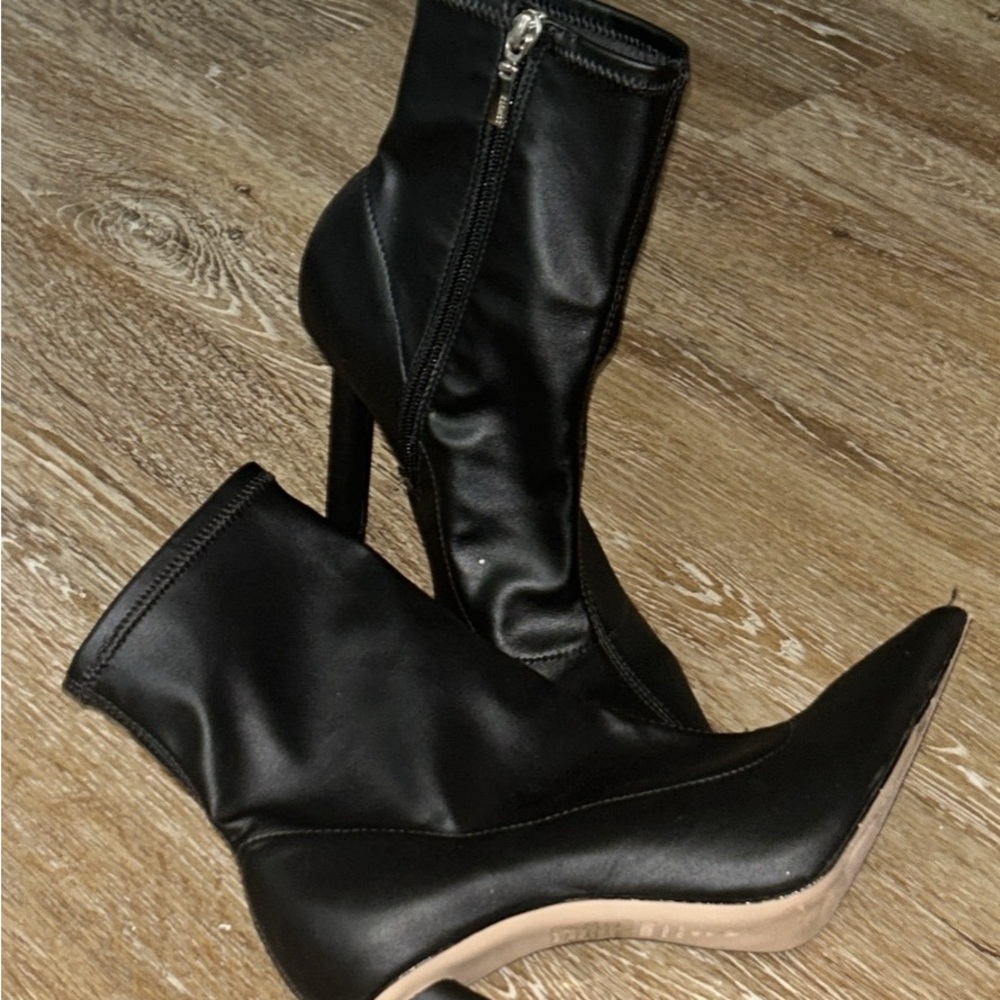 Schultz Women’s Black Pointed Toe Stiletto Ankle Boots